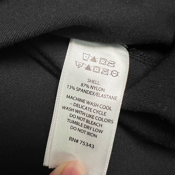 Tommy Bahama Activewear‎ Black Full Zip- Medium - Picture 8 of 8